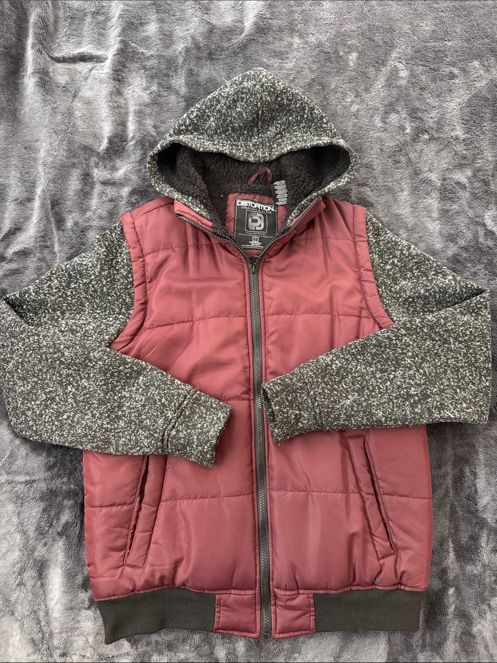 Distortion Quilted Hooded Vest Jacket in Burgundy and Speckled Gray